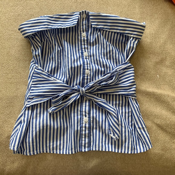 LOTS OF WOMENS CLOTHING AND SHOES - Picture 2 of 3